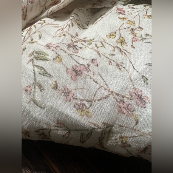 mini floral flowy mini skirt super cute! - Picture 3 of 4